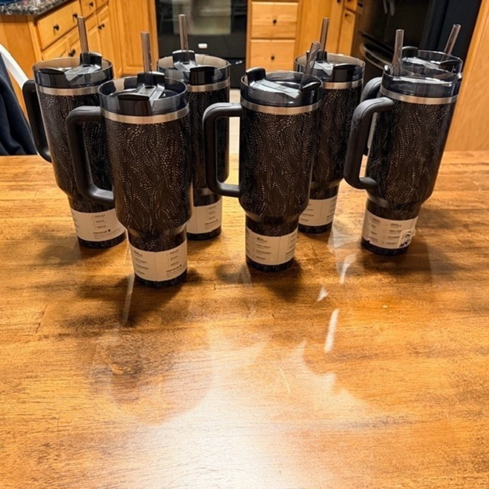 Stanley- Calia 40 oz Flowstate Quencher Tumbler~Black Serpent ~Limited Edition - Picture 4 of 8